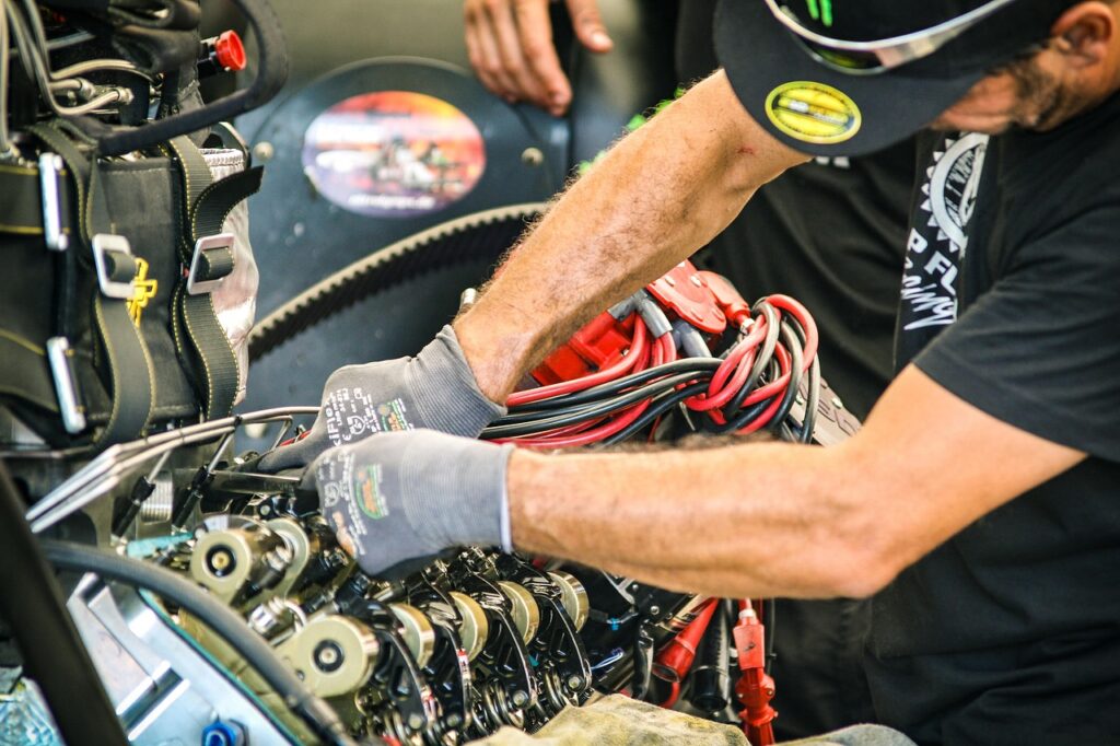 man, mechanic, machine, technology, auto, vehicle, mechatronics, repair, motor, mechanic, mechanic, mechanic, mechanic, mechanic, mechatronics, mechatronics acessórios automotivos